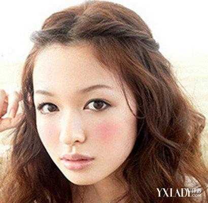 中分头发怎么编好看（中分怎么扎头发简单好看）