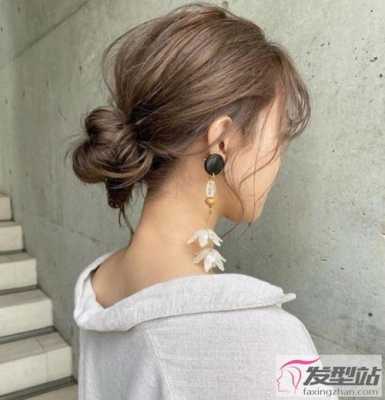 中分丸子头怎么扎好看（中发丸子头怎么扎）