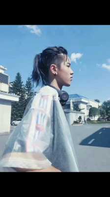 男士扎辫子发型怎么扎（男士扎辫子发型怎么扎好看）