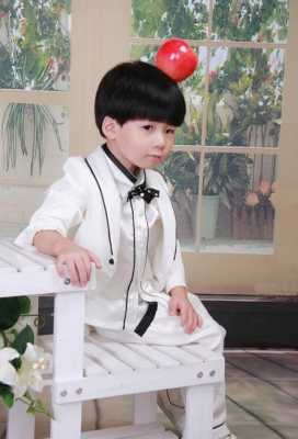 宝宝蘑菇头初期怎么剪（一岁半宝宝蘑菇头怎么剪）