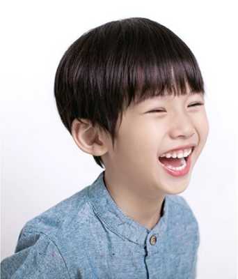 宝宝蘑菇头初期怎么剪（一岁半宝宝蘑菇头怎么剪）