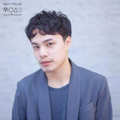 自然卷头发蓬松毛躁适合什么烫,自来卷烫什么发型好看男生