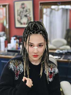 黑人的辫子怎么编的（黑人的辫子怎么编的视频）