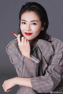什么眉毛最自然最减龄,53岁女人穿什么最减龄