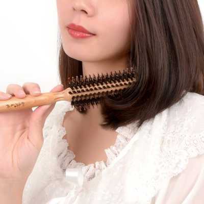 卷梳子怎么吹卷头发（卷筒梳子怎么卷头发）
