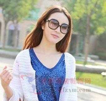 直发穿什么衣服（直头发怎么披着好看）