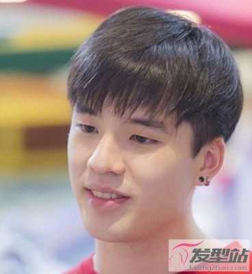 男生头大适合什么头型（男生头大适合什么头型图片）