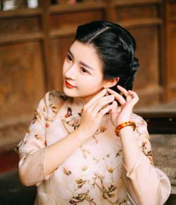 穿旗袍应该什么发型（穿旗袍裙梳什么发型）