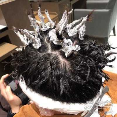 打过蜡的头发怎么烫（锡纸烫以后往头发上打点什么）