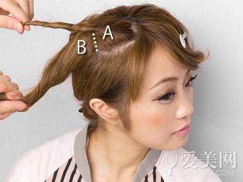 扎头发怎么让头顶蓬松（扎头发怎么让头顶蓬松和饱满）