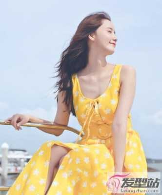 长裙头发披着好还是扎起来好,冬季长裙搭配什么发型好看