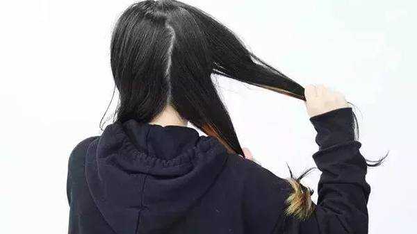 一根头发打结怎么解开（头发打结严重黏成一团如何解开）