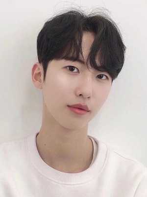头发的男人适合什么发型（头发的男人适合什么发型图片）