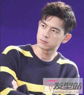 宽额头适合什么发型男（额头宽颧骨高适合什么发型男）