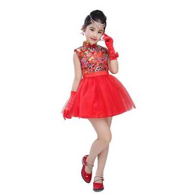 穿裙子配什么发型小孩（红色裙子配什么发型女童）