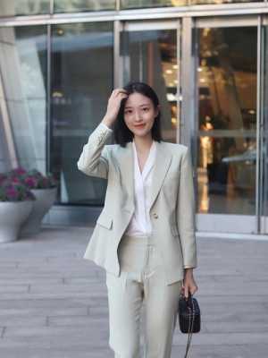 穿休闲西装配什么发型（穿休闲西装配什么发型女）