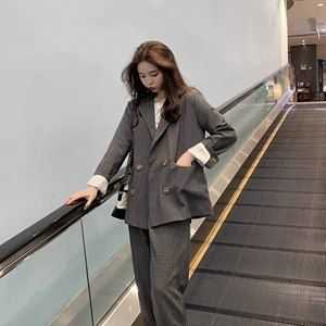 穿休闲西装配什么发型（穿休闲西装配什么发型女）