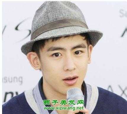 头大圆脸适合什么发型男生（圆脸男生戴什么样的帽子）