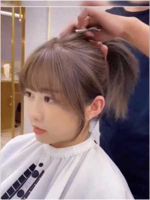 脸小头发多适合什么发型（头小脸大怎么样扎头发）