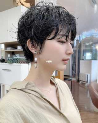 发量多沙发适合什么卷（沙发自来卷适合剪什么造型）