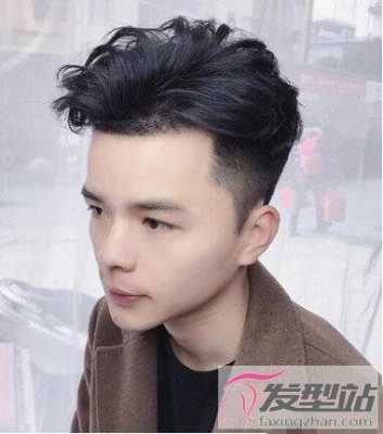 自然卷男生怎么弄好看（脸长脸型上窄下宽头发自然卷的男生适合什么发型）