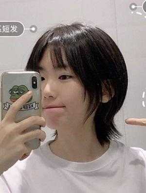 十五岁女生剪什么发型（形容14、15岁少女的词语有哪些）