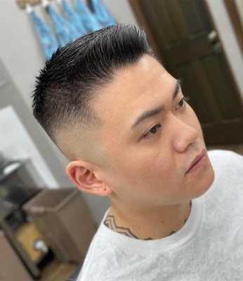 中年人应该留什么发型（中年人应该留什么发型男）