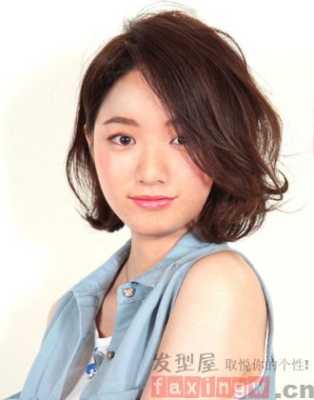 脸型上宽下窄适合什么发型（脸型上宽下窄适合什么发型女）