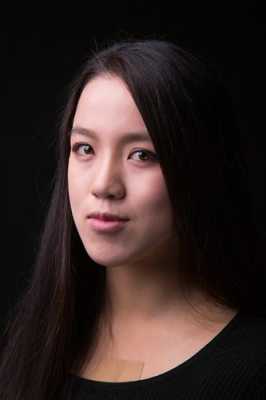 认真看看谢谢。是瓜子脸，还是西瓜子脸,西瓜子脸是什么样子的