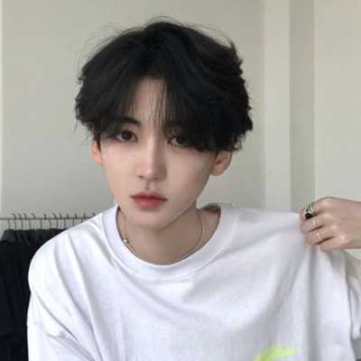 男中分刘海怎么弄好看（男中分刘海发型）
