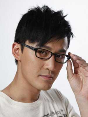 国字脸男生戴什么样的眼镜框好看,男生带什么手串寓意好