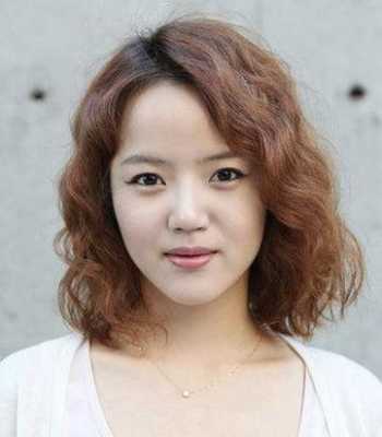 卷发太蓬松毛躁怎么办,卷发很干枯毛躁怎么办女生