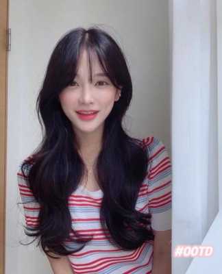 卷发太蓬松毛躁怎么办,卷发很干枯毛躁怎么办女生