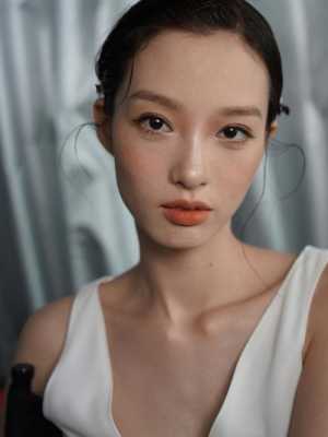 什么颜色的皮肤（蜜色是什么颜色的皮肤）
