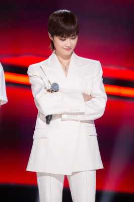 李宇春什么来头,李宇春什么时候得的强直性脊柱炎