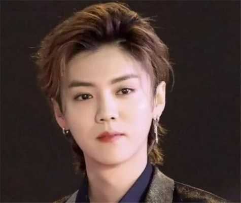 鹿晗的这个发型是齐刘海还是斜刘海，该怎么理,鹿晗刘海发型怎么弄好看
