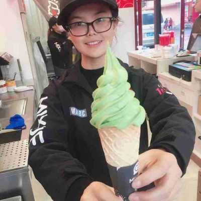 短头发怎么戴鸭舌帽（蜜雪冰城短头发怎么戴帽子）