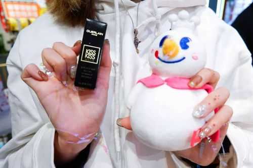 短头发怎么戴鸭舌帽（蜜雪冰城短头发怎么戴帽子）