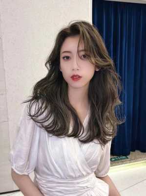 什么颜色盖白发又显皮肤白,什么颜色显白发色