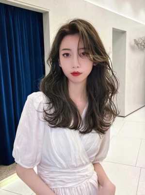 什么颜色盖白发又显皮肤白,什么颜色显白发色