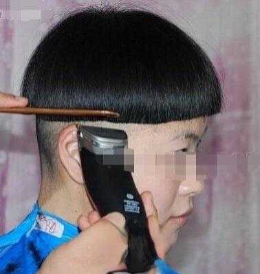 小孩锅盖头怎么剪视频（小孩锅盖头怎么剪视频教程）