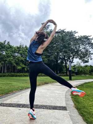 短发跑步时头发怎么办（跑步时女生的头发怎么扎）