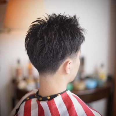 男生头两边怎么剪（男士两边推剪怎么过渡）