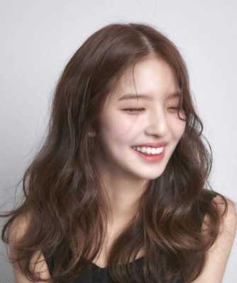 中长发怎么卷好看图片（中长发怎么卷好看图片女）