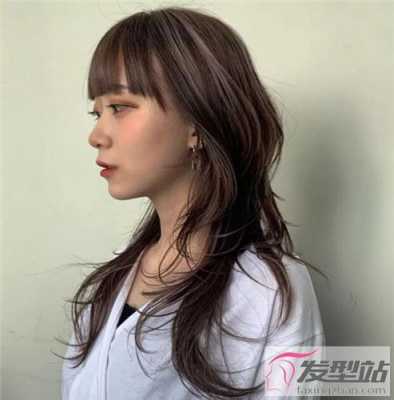 长发的发尾怎么剪好看（长发发尾剪平好看还是剪碎）
