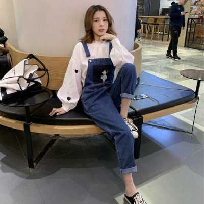 背背裤配什么外套（浅色背带裤配牛仔外套好看吗）