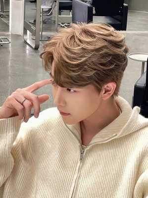 男生染什么颜色显白百搭又好看,什么发色显白男生