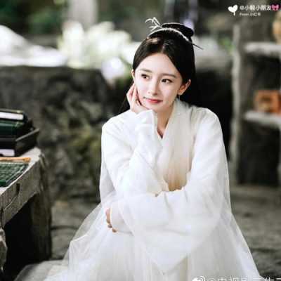 杨幂在三生三世十里桃花里都演什么人,杨幂半扎头发图片