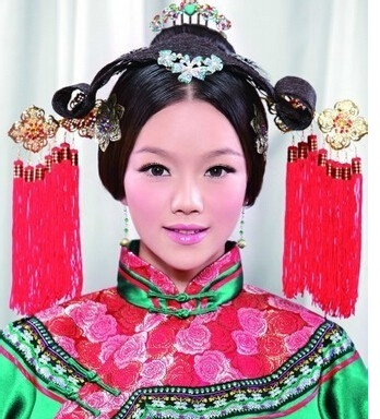 清代旗头发型怎么梳的（清代旗头发型怎么梳的好看）