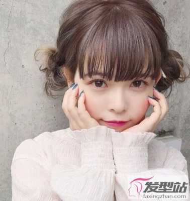 圆脸发型怎么扎显脸小（圆脸头发怎么扎双丸子头）